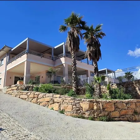 Semesterbostad Rocmar Charming With Sea View