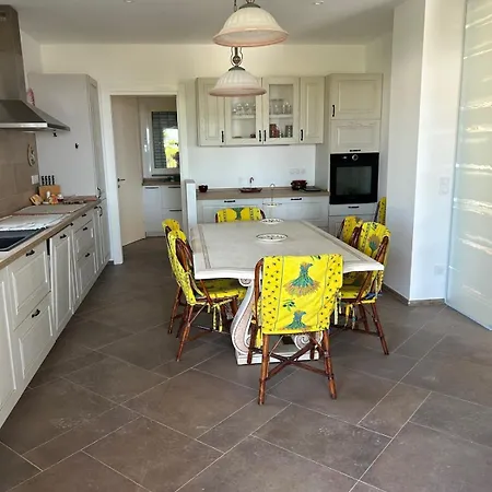 Rocmar Charming With Sea View Ferienhaus